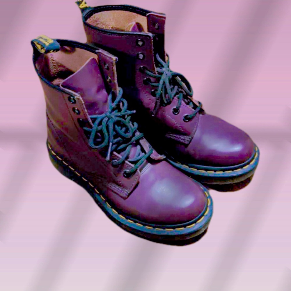 Dr. Martens Ladies Size 5 (fits more like a 6) Lightly Worn, Look Great.…